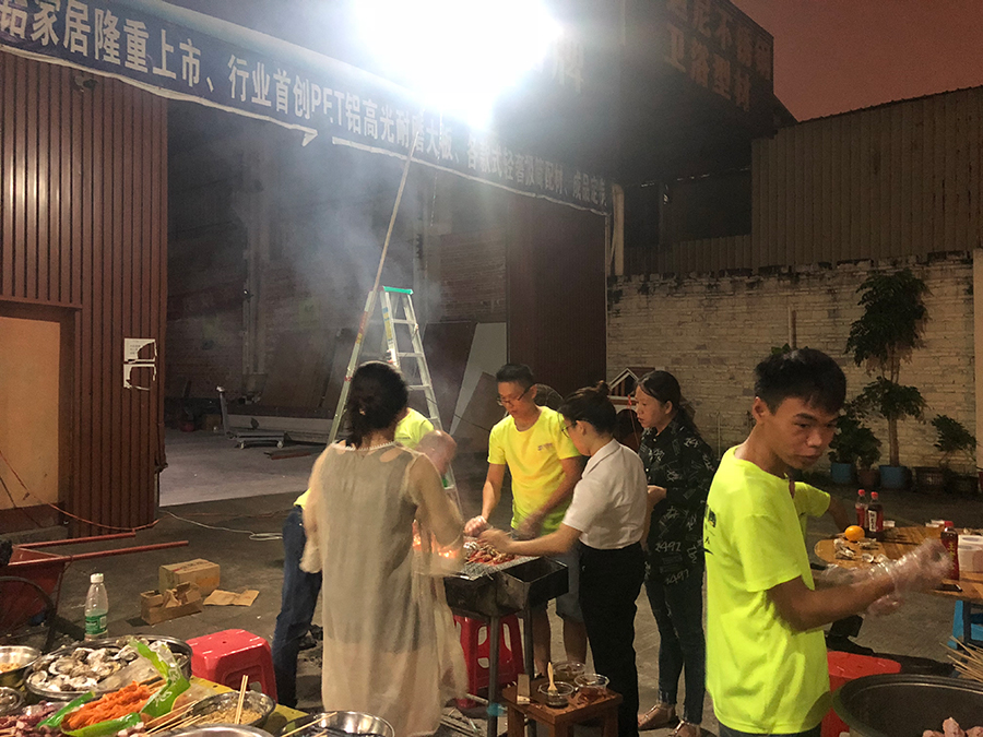 欧格美铝业烧烤贺中秋迎国庆